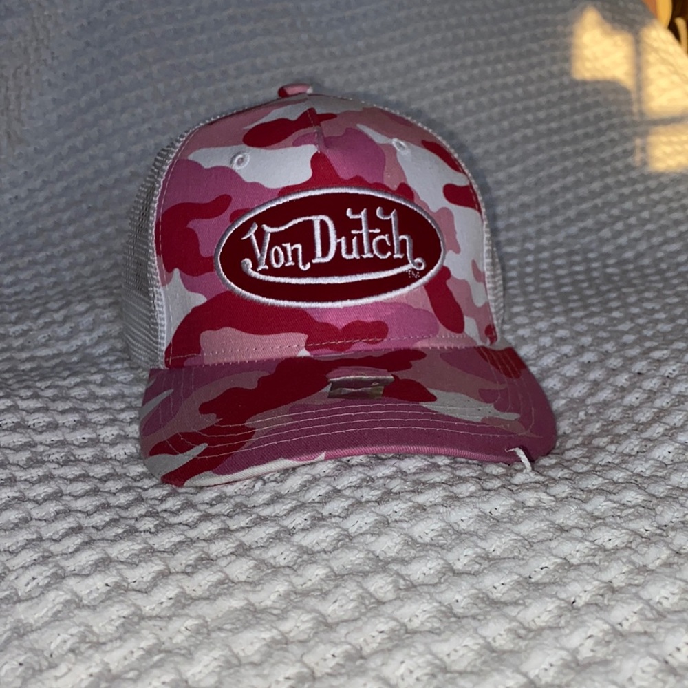 Von Dutch pink camo hat